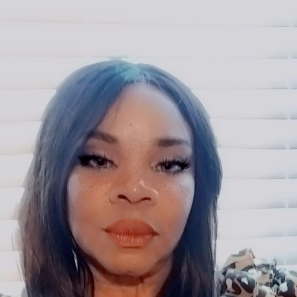 Meet your Posher, Lamona
